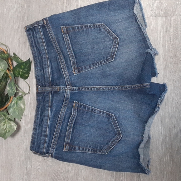 Gap High Rise Cut Off Short Short - Picture 4 of 9